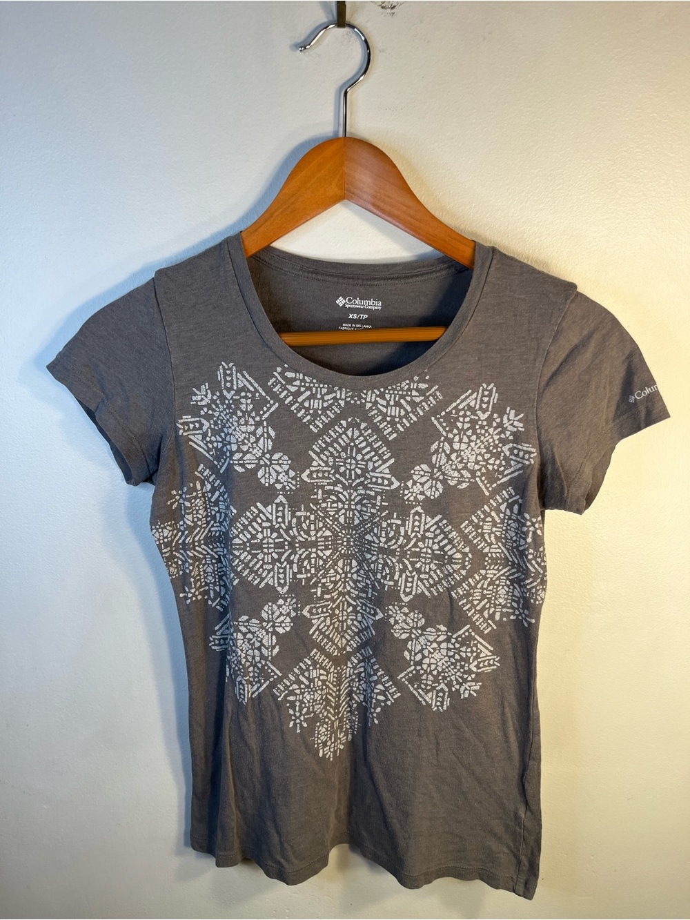 Columbia Graphic Short-Sleeve Tee Gray Women’s XS